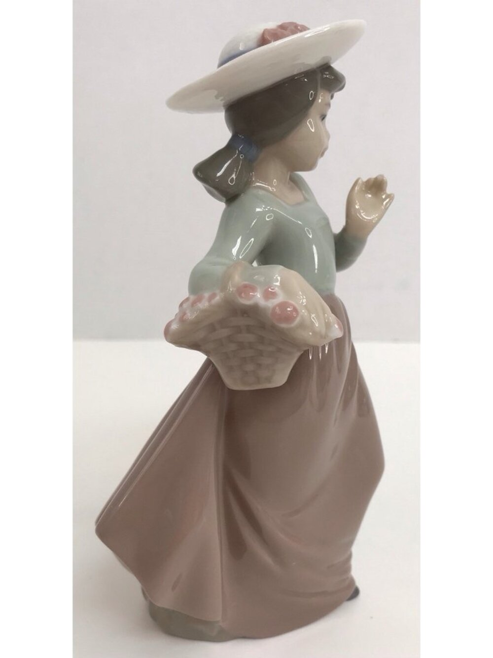 Vtg Nao by Lladro Porcelain Figurine "Out for a Stroll" Girl Flowers 1987 Spain - Picture 2 of 8
